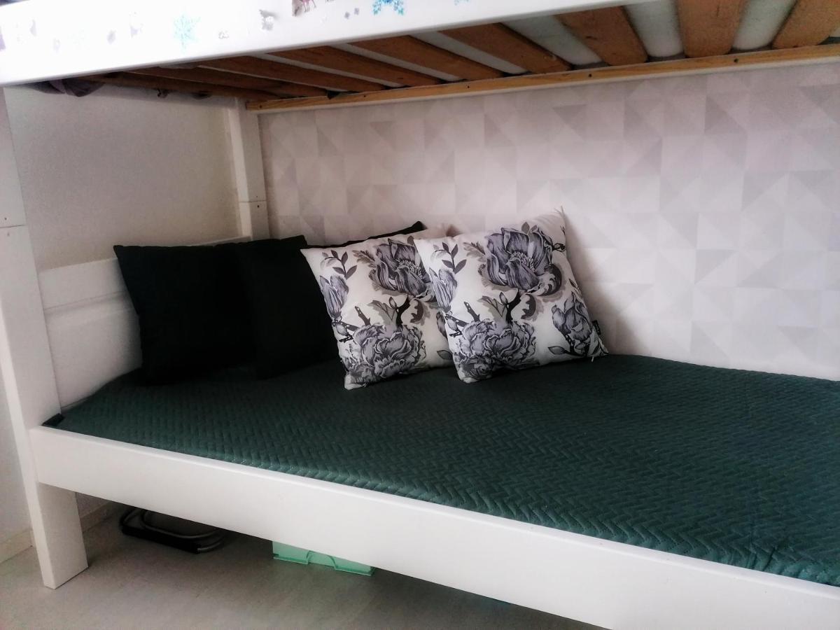 Apartment Modern Design W/balcony, Free Parking,wifi & A/c